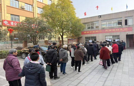 1770799342353141.png 特困補(bǔ)助暖民心 企業(yè)擔(dān)當(dāng)顯溫情——荊門市中荊置業(yè)扎實(shí)開(kāi)展困難職工幫扶工作(1)151.png